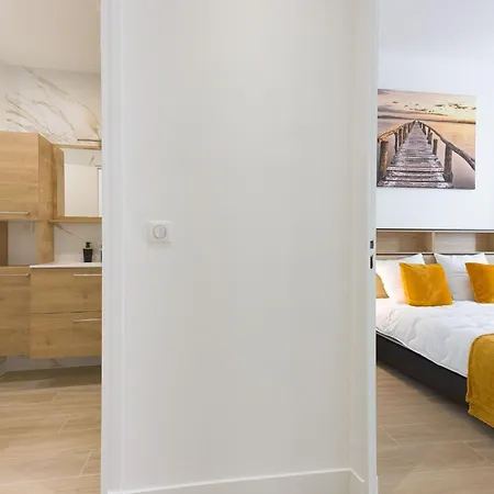 Rue De Bone By Halldis *