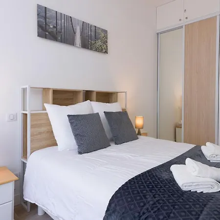 Rue De Bone By Halldis *