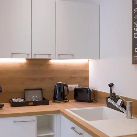 Rue De Bone By Halldis *