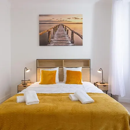 Rue De Bone By Halldis Cannes