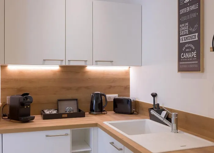 Rue De Bone By Halldis *