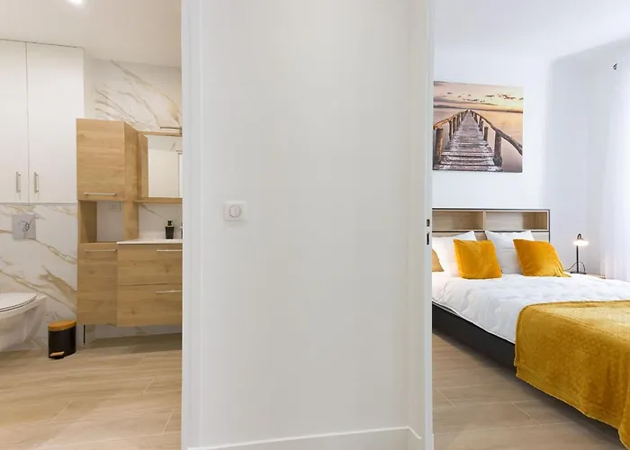 Rue De Bone By Halldis *