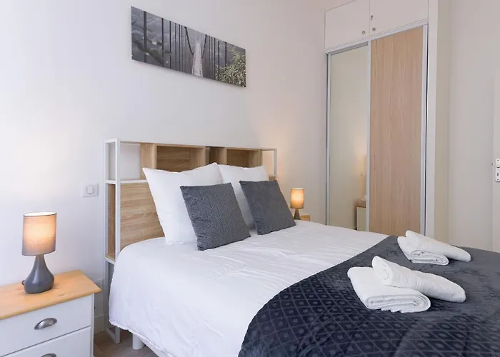 Rue De Bone By Halldis *