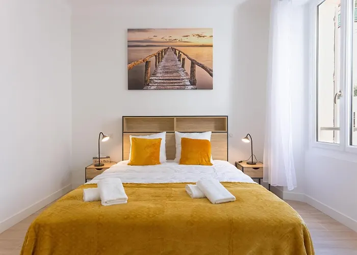 Rue De Bone By Halldis 칸느